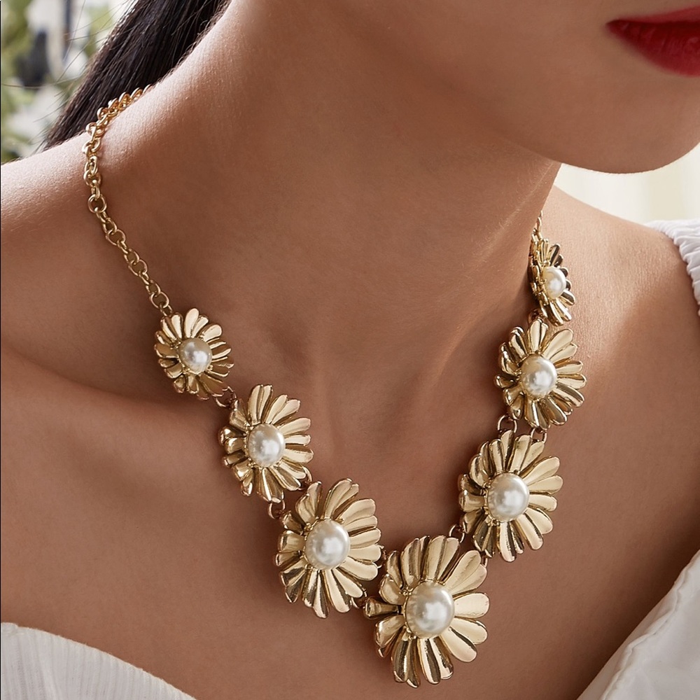 Flower Decor necklace 1PC ✅